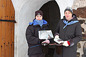 Anna Suominen (vas) ja Aune Linnainmaa. Kuva Pirjo Silveri.