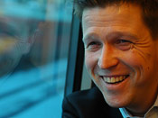 Postia pappi Jaakobille on jo luonnehdittu ohjaaja Klaus H&auml;r&ouml;n parhaaksi ty&ouml;ksi. Kuva Kinotar/ Jolle Onnismaa