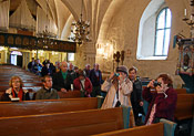 Vaikka Tyrvään Pyhän Olavin kirkko on valmis, talkoolaiset jatkavat yhteistä matkaansa, muun muassa vuosittaisilla retkillä. Syksyllä 2008 käytiin Ulvilan Pyhää Olavia ihmettelemässä. Kuva Pirjo Silveri.