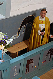 Jumalanpalveluksessa saarnaava arkkipiispa Jukka Paarma oli mukana my&ouml;s Pyh&auml;n Olavin k&auml;ytt&ouml;&ouml;nottomessussa elokuussa 2009. Kuva Meri &Ouml;hman.
